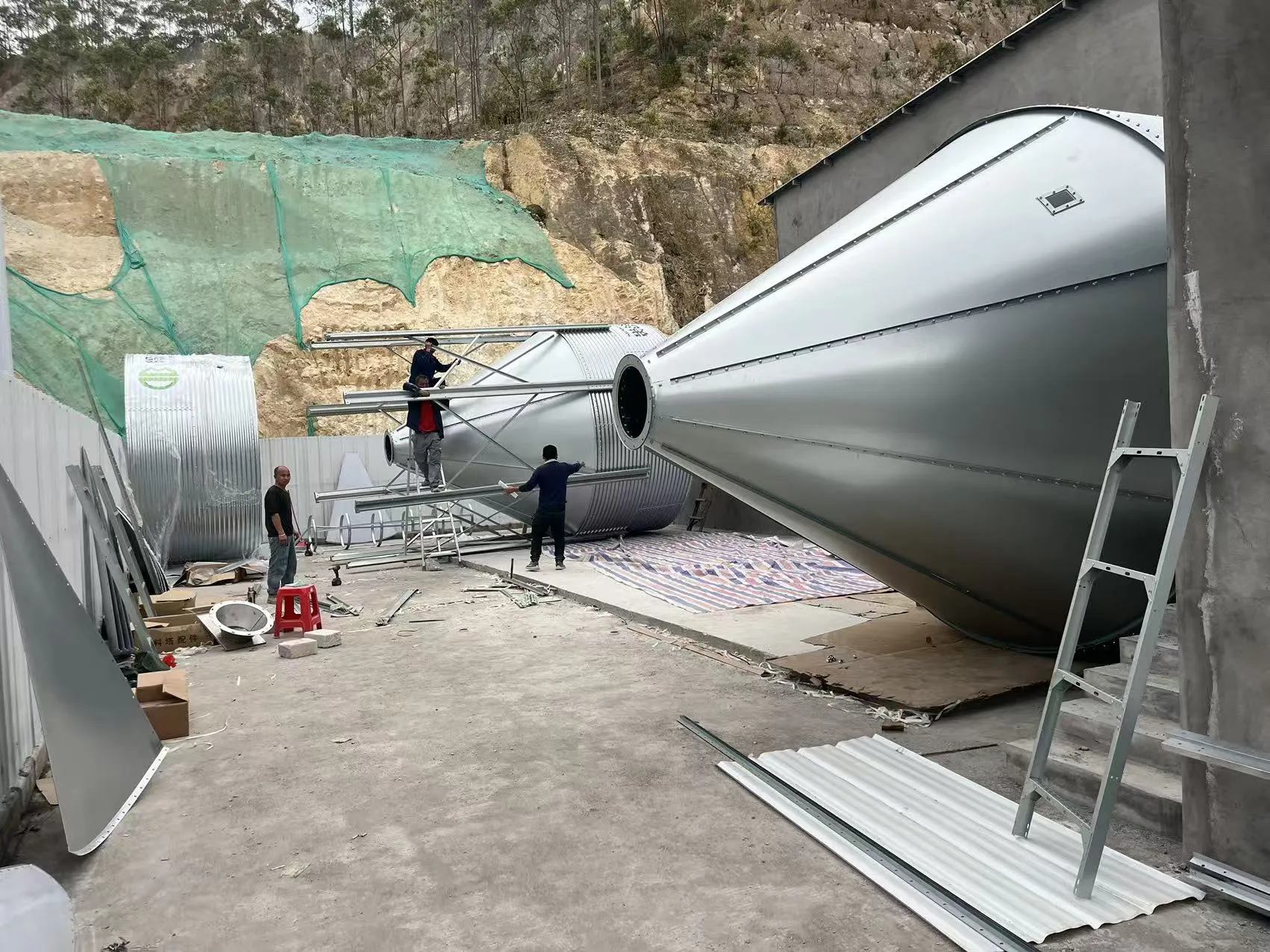 Projekt dużej farmy trzody chlewnej Debabrother w Guangdong W budowie, przewidywana wydajność 300 000 prosiąt rocznie